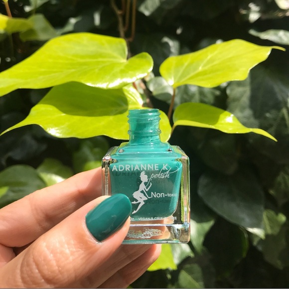 ADRIANNE K Nontoxic Emerald Green Nail Polish, Tiara! Durable. Christmas Nails 🎄 - Picture 3 of 8